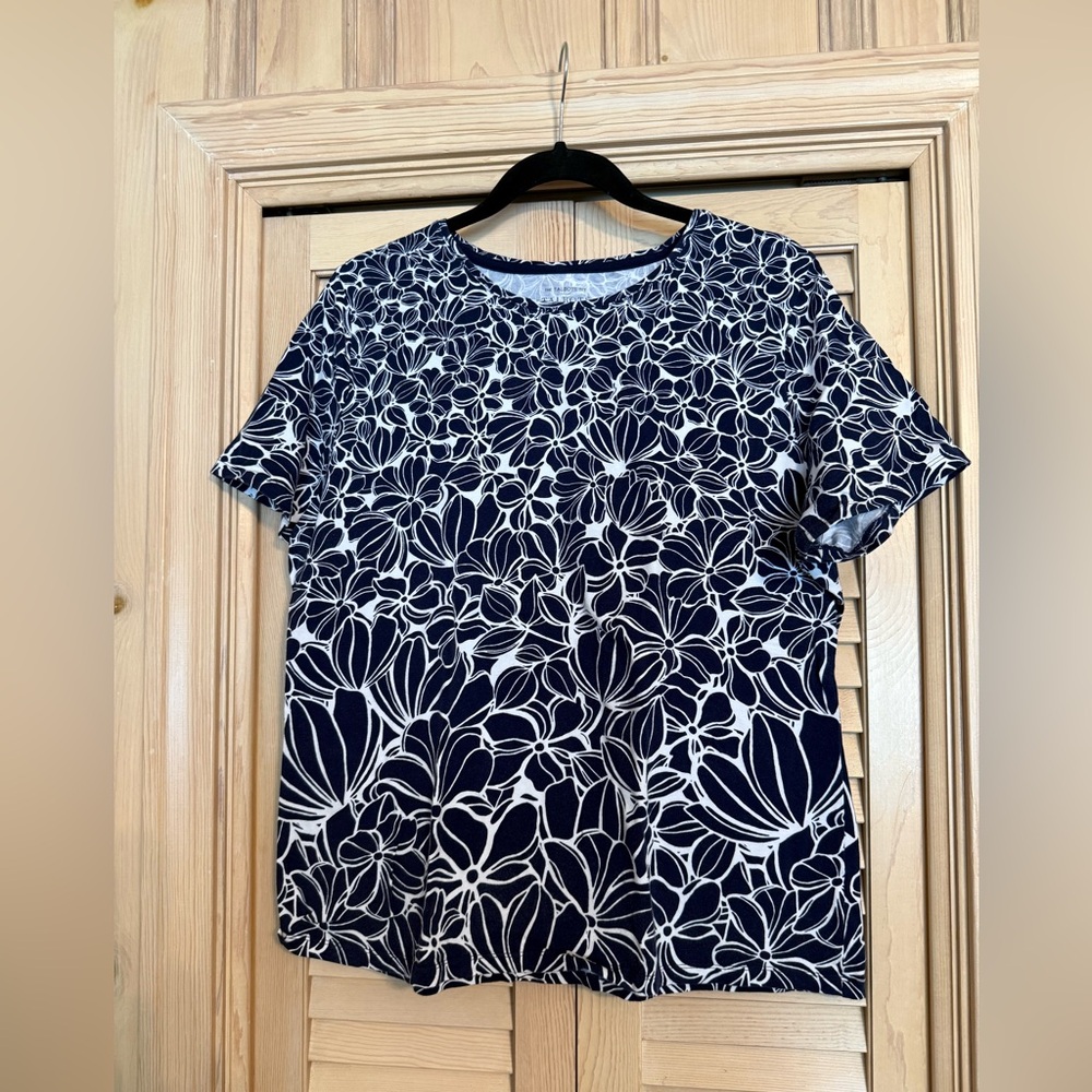 Talbots crewneck tee, Size XL